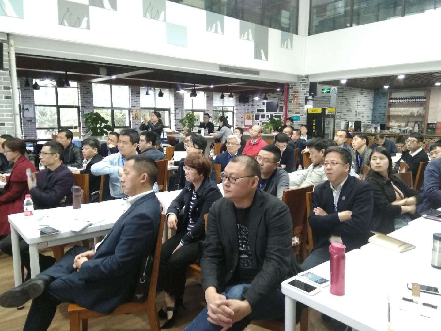黑馬學院全國12座城市分院學員同時在線學習中國定位培訓第一人于雷先生的講課
